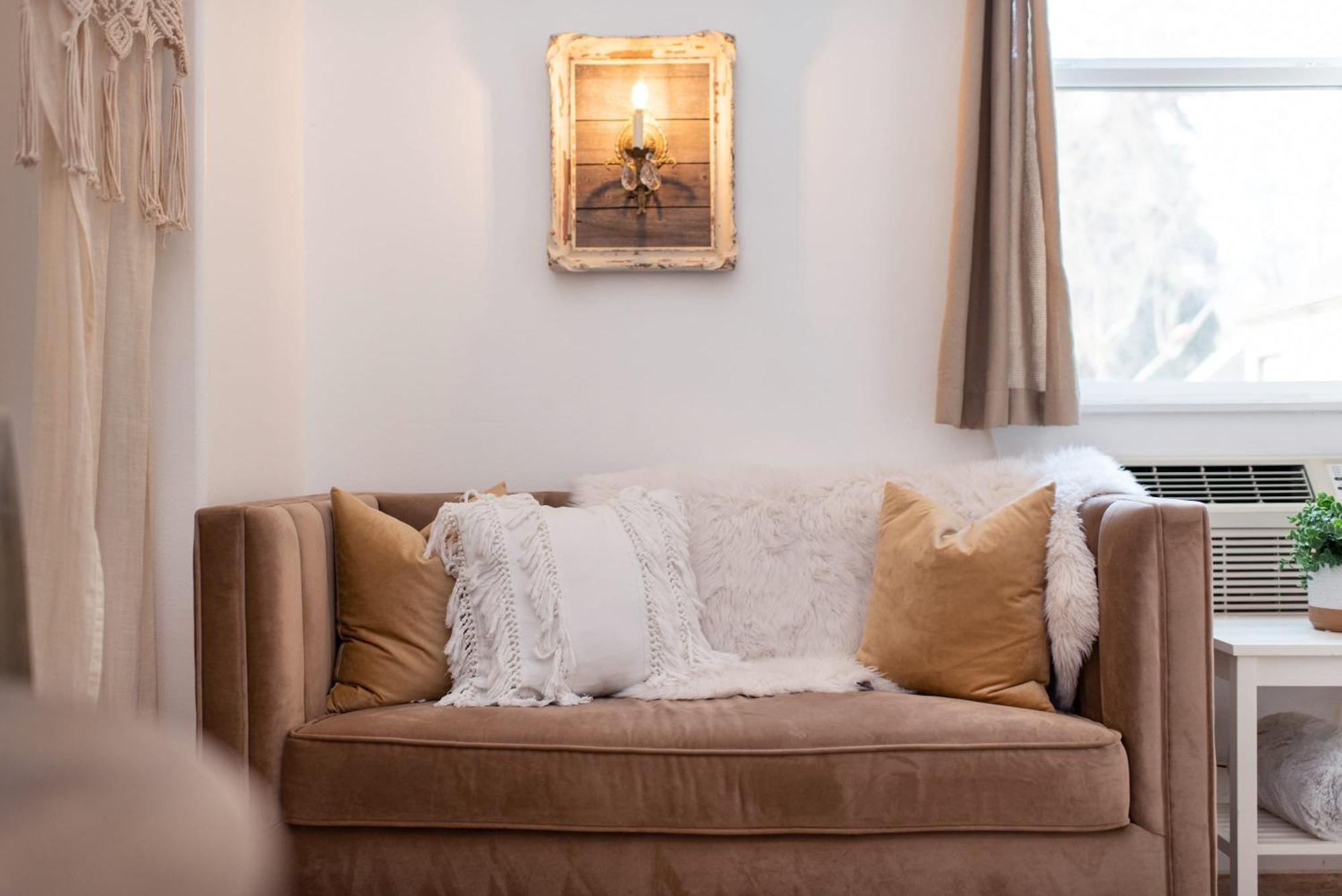 Le Petit Guesthouse -King Bed Walk To Whitworth Nine Mile Falls Buitenkant foto