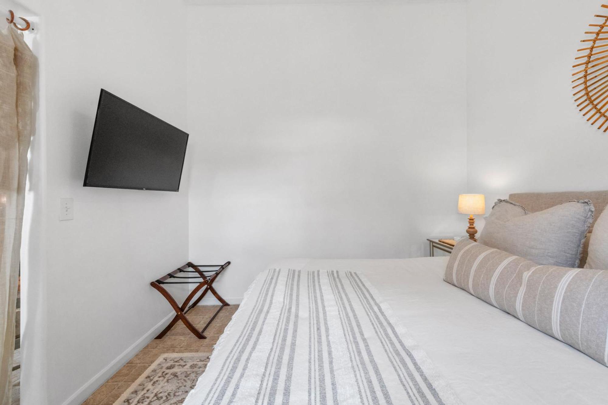 Le Petit Guesthouse -King Bed Walk To Whitworth Nine Mile Falls Buitenkant foto